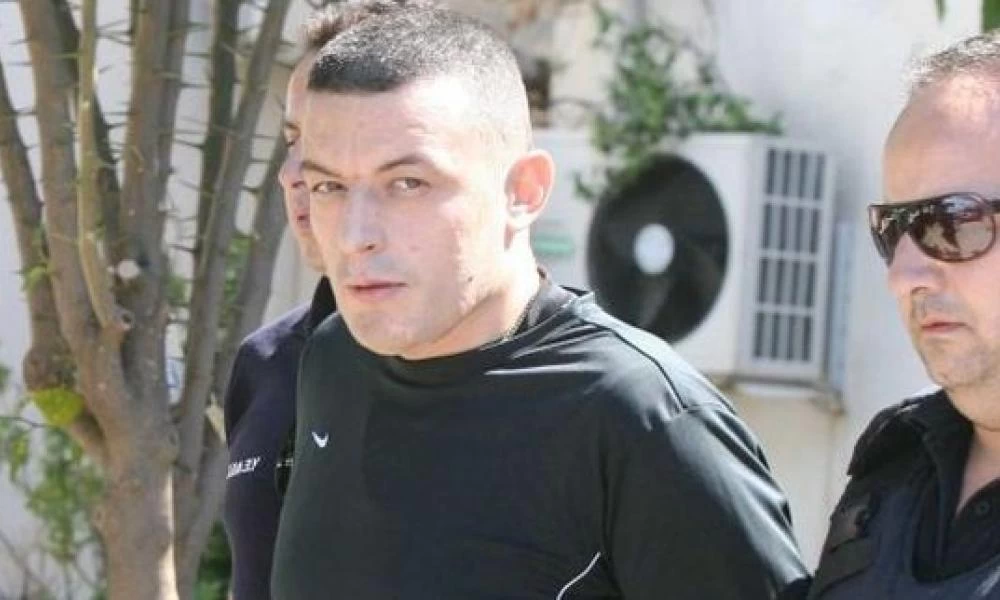 Σταμάτησαν για έλεγχο ένα αυτοκίνητο και αντίκρισαν τον… Αλκέτ Ριζάι